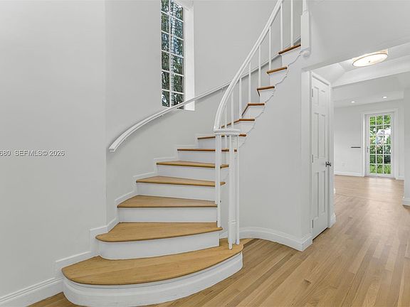 4th image of 6675 Roxbury Ln