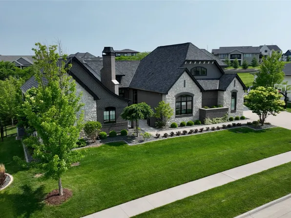 740 Century Cir, Waukee, IA 50263