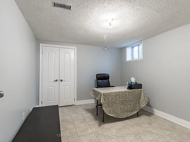 440 Rutherford Rd N — Photo 20