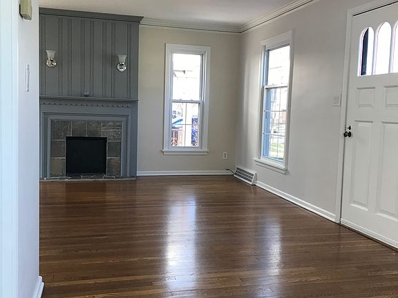3rd image of 3332 W 162nd St