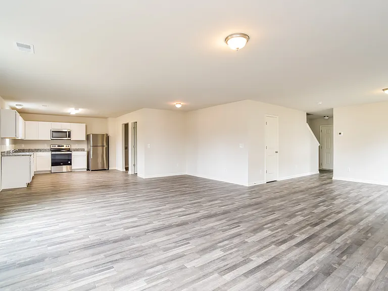 4033 Lake Russell Dr — Photo 7