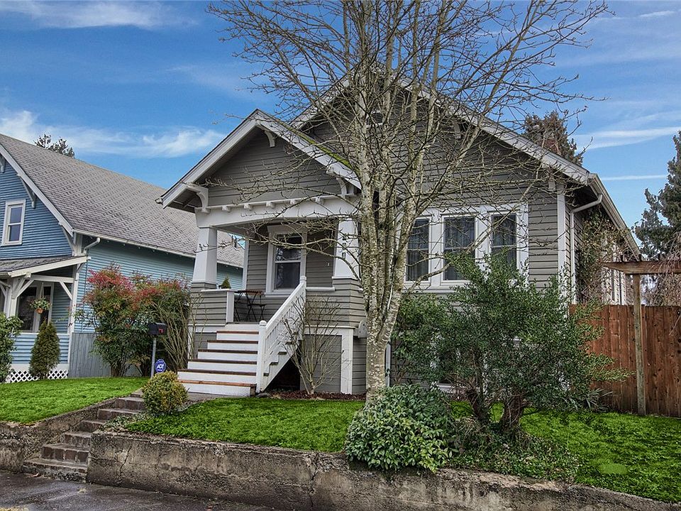 1st image of 304 G St SE