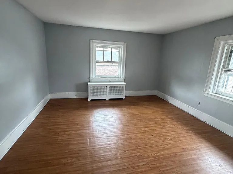325 Roseville Ave #8-A — Photo 3