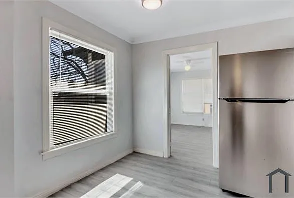 305 N Robinson St #C — Photo 21