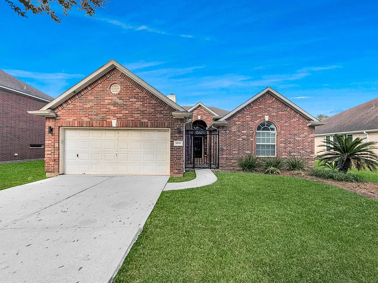 1819 Misty Falls Ln — Photo 29