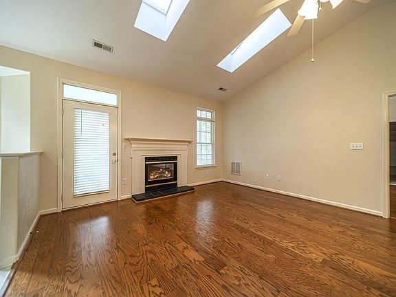 4th image of 4001 Parkway Place Dr