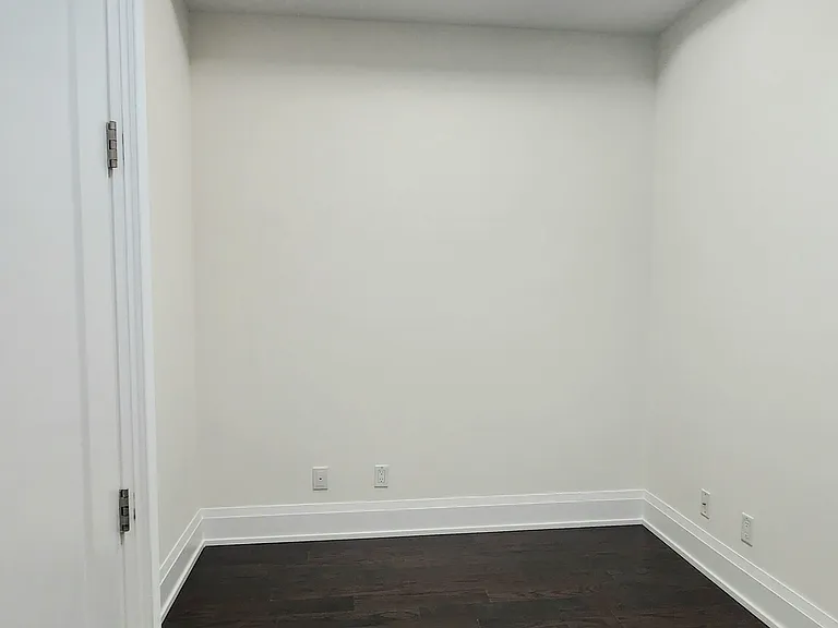 20 Fred Varley Dr #210 — Photo 28