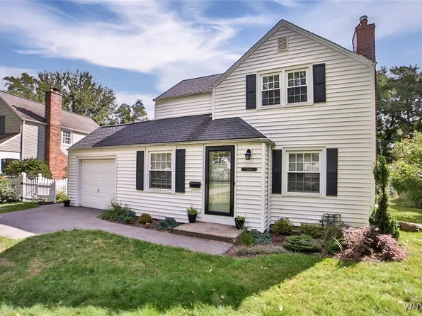 4461 Arondale Dr, Williamsville, NY 14221