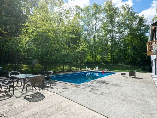 5 Beaver Brook Dr, Vernon Twp., NJ 07461