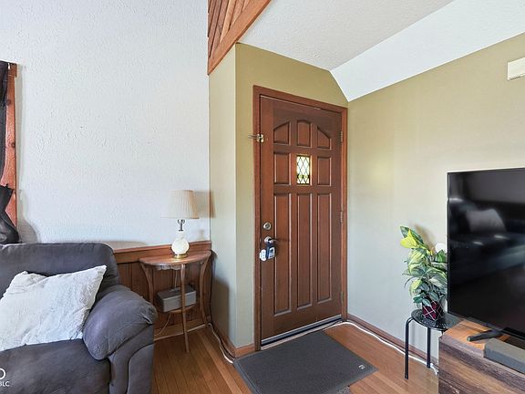 3rd image of 290 Northridge Dr