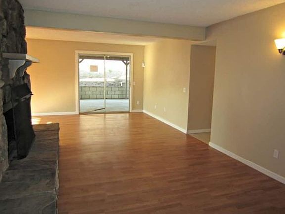 4th image of 5560 Surrey Ln