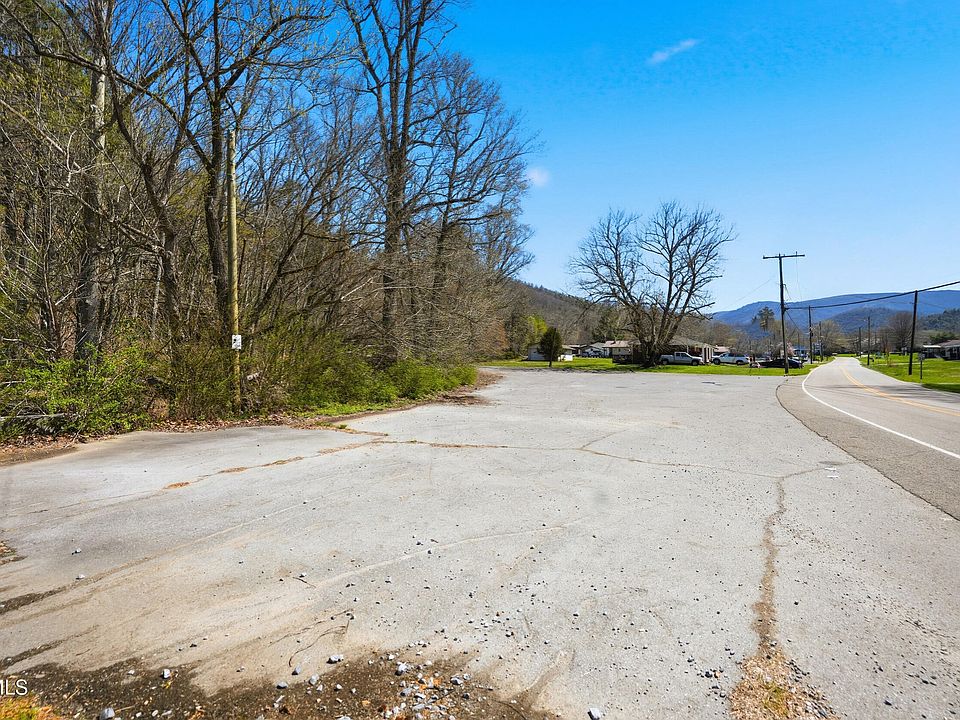 2nd image of 799 Rock Creek Rd