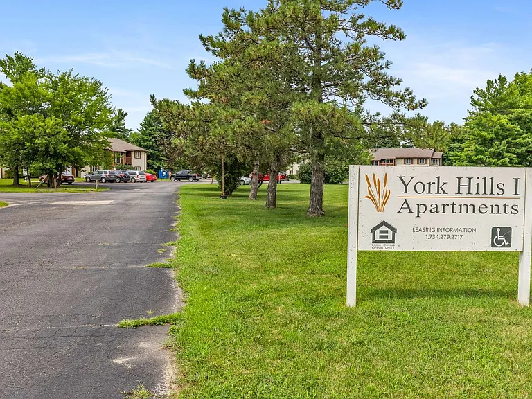 York Hills Apartments ( York Hills Apts LLC) — Photo 20