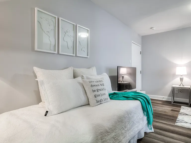 214 Wellesley St E — Photo 18