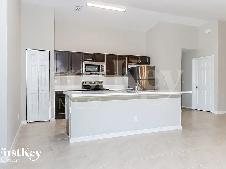 1158 SW Eleuthera Ave — Photo 5