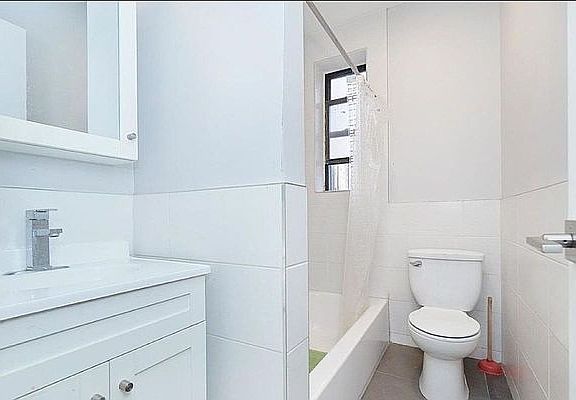 3rd image of 330 E 22nd St #1C