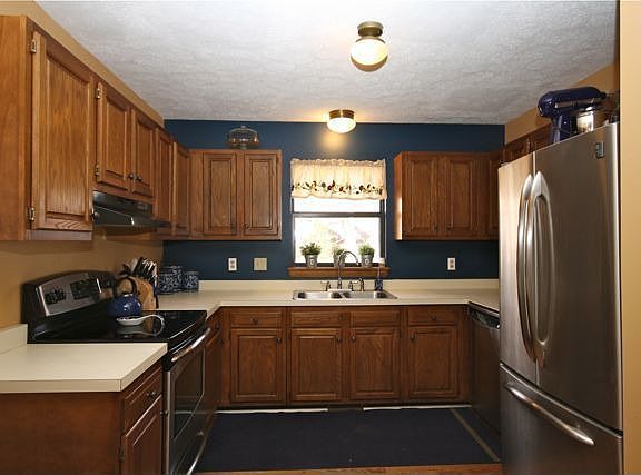 Sweet kitchen with matching stainless appliances, upgraded to GE Profile brand