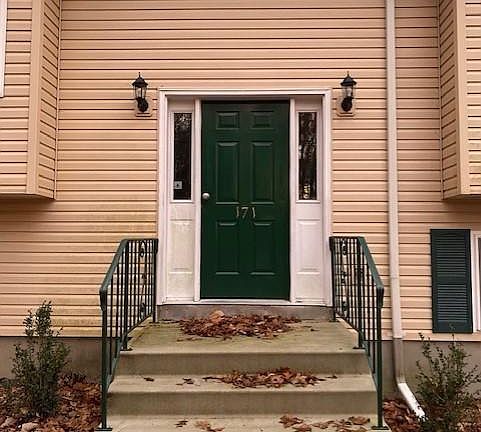 3rd image of 171 Cathleen Dr