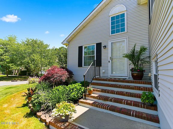 2nd image of 131 Racquet Road