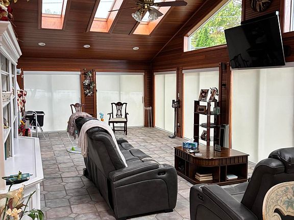 3rd image of 714 Berwyn Dr