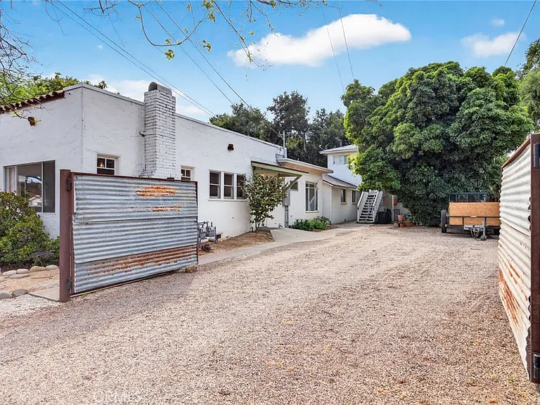 223 N Padre Juan Ave — Photo 4