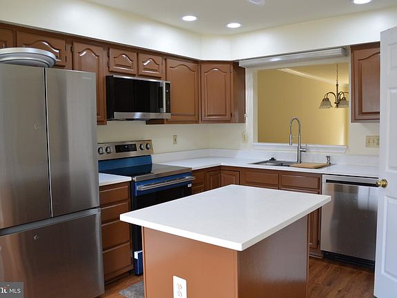 4th image of 248 Saint Michaels Cir