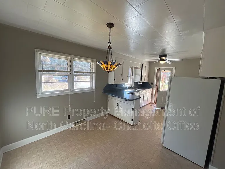 678 Hillsborough Rd — Photo 8