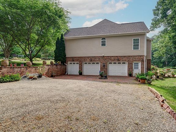 3rd image of Mooresville Park Cir