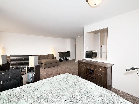 3rd image of 4343 N Clarendon Ave APT 2708
