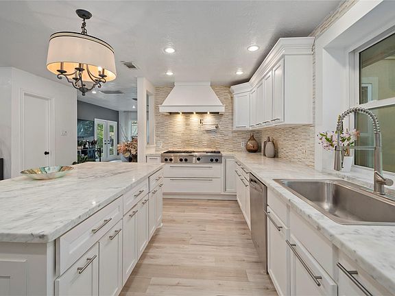 5th image of 3122 N Saddlebrook Ln