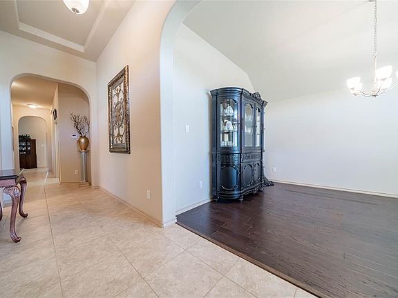 5th image of 1406 Montclaire Dr