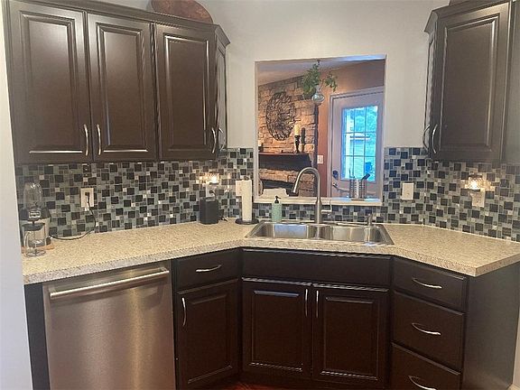 4th image of 522 Renee Dr
