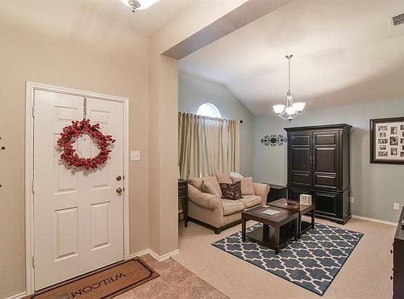 3rd image of 3255 Guadaloupe