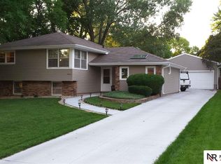 9436 Taylor St, Omaha, NE 68134