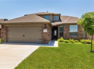 10812 SW 33rd St, Yukon, OK 73099