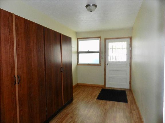 4th image of 1916 Robinwood St