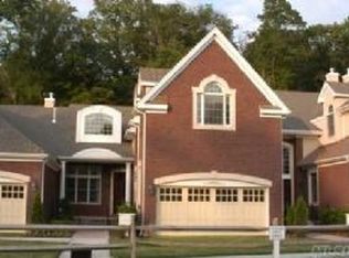 3 Kensington Cir, Manhasset, NY 11030