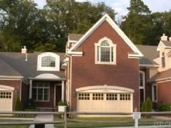 3 Kensington Cir, Manhasset, NY 11030