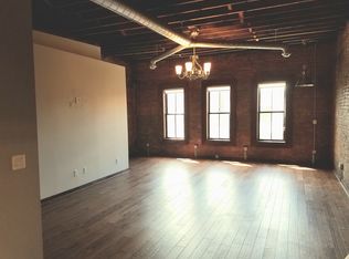 20 Washington St APT 1, Valparaiso, IN 46383