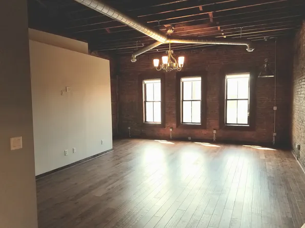 20 Washington St APT 1, Valparaiso, IN 46383