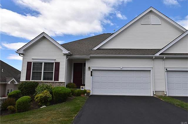 1st image of 8 Canterbury Ln
