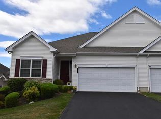 8 Canterbury Ln, Easton, PA 18045
