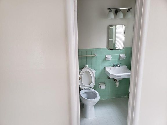 3rd image of 329 Pittman St #B