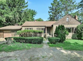 359 Ferris Rd, Schenectady, NY 12304