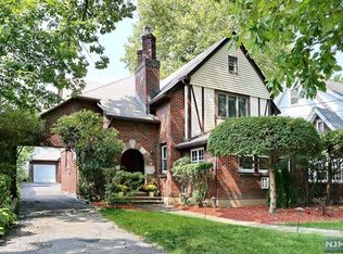 870 Queen Anne Rd, Teaneck, NJ 07666