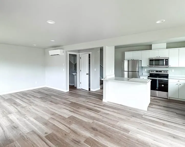 1036 Sumas Ave #D — Photo 1