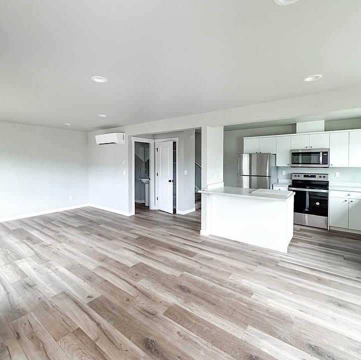 1st image of 1036 Sumas Ave #D