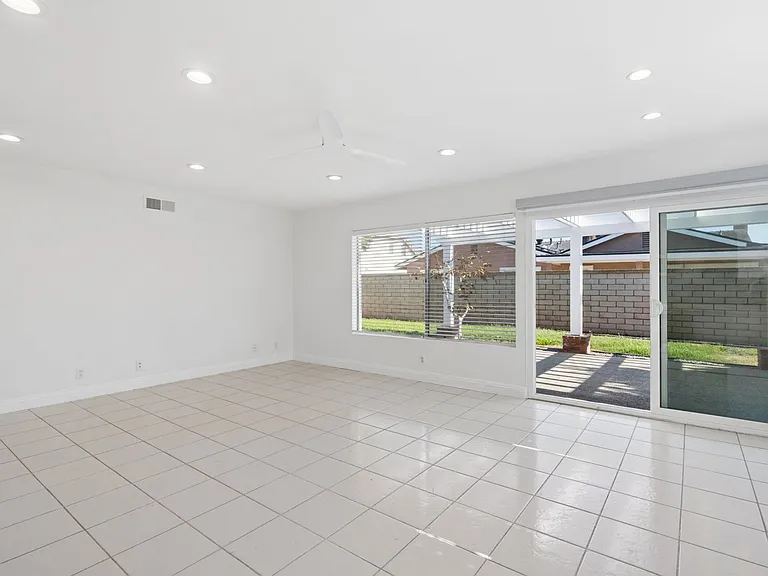 8822 Bellshire Dr — Photo 6
