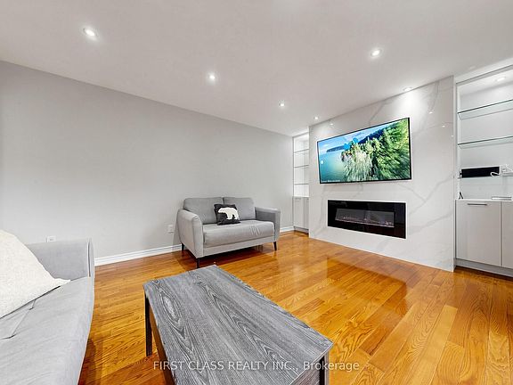 5th image of 967 White Clover Way