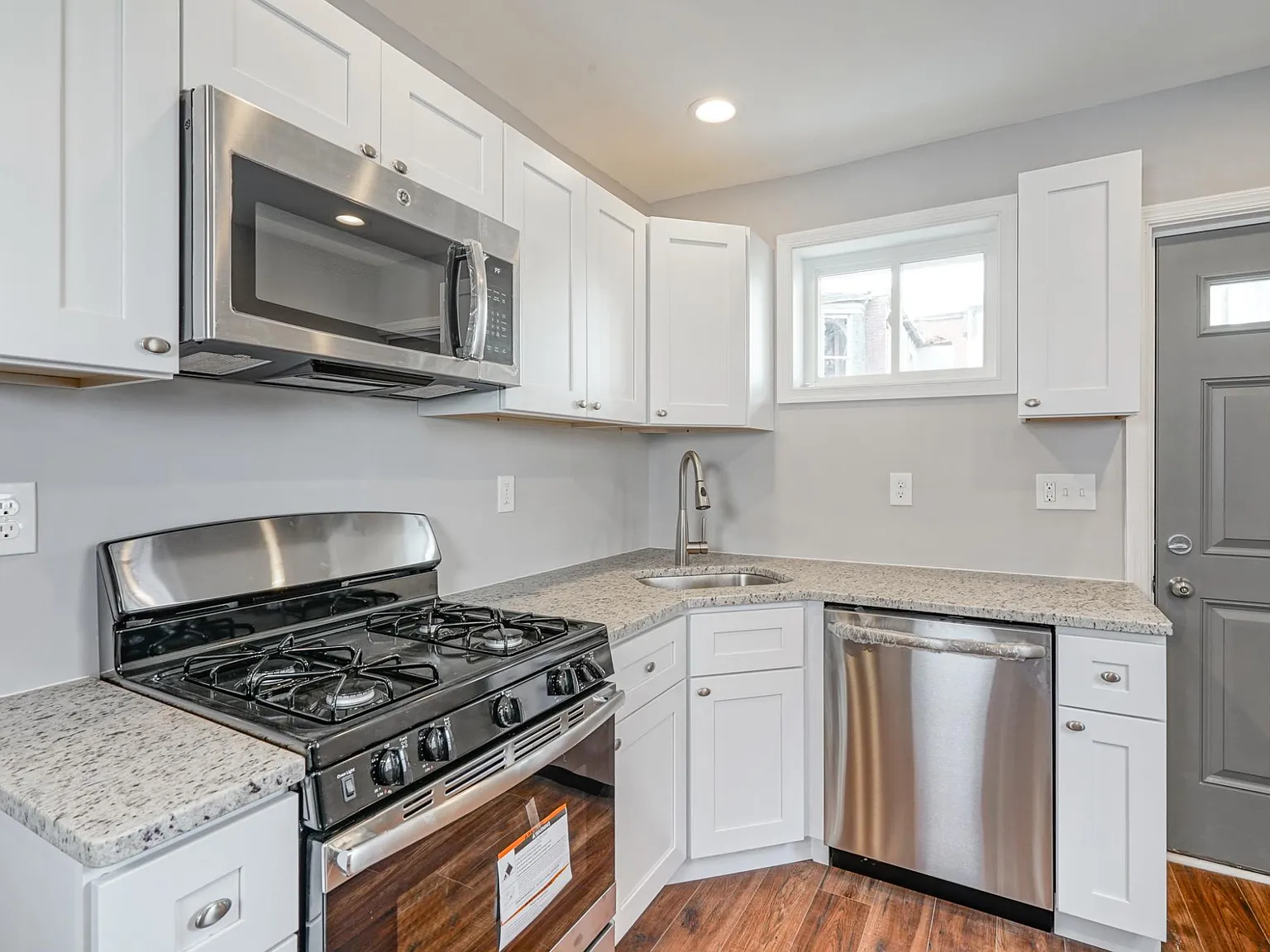 2 bed, 1.5 bath, 960 sqft, $1,450 — Photo 4